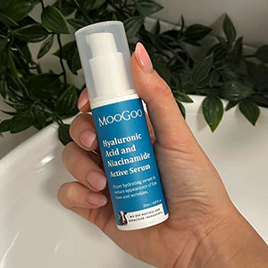 Hyaluronic Acid and Niacinamide Active Serum 25ml - Image 3
